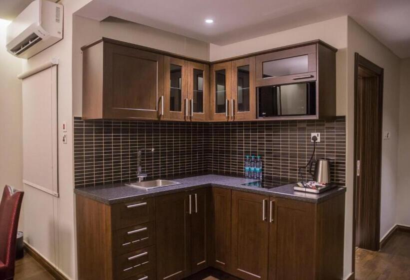 Полулюкс, Al Aryam Serviced Apart