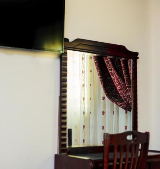 اتاق یک تخته با چشم‌انداز استخر, La Viena Health Resort