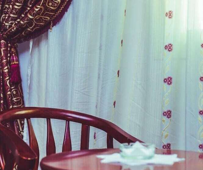 اتاق استاندارد با چشم‌انداز استخر, La Viena Health Resort