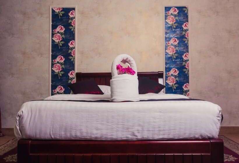 اتاق استاندارد با چشم‌انداز استخر, La Viena Health Resort