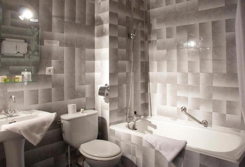 Трехместный Номер Superior, Hôtel Les Comtes De Pardiac