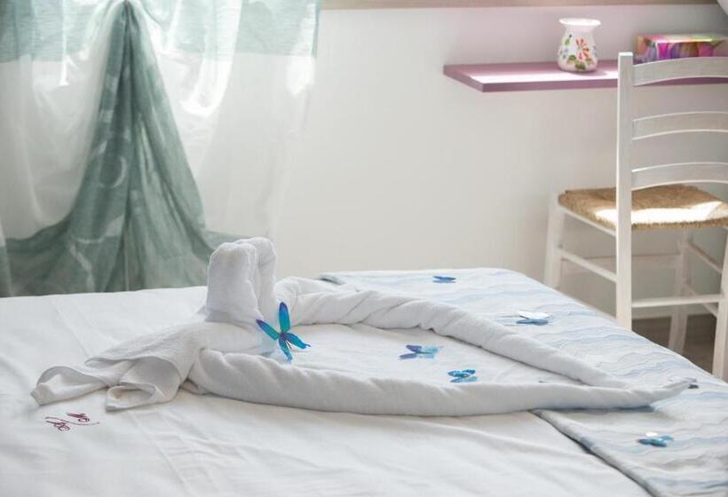 اتاق لوکس چهار تخته, B&b Annita   Porto Cesareo