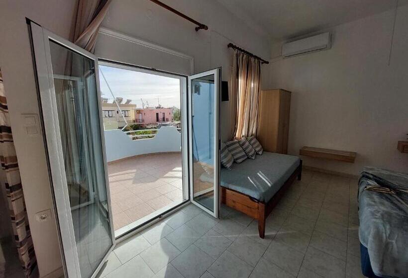 استودیو استاندارد با چشم‌انداز باغ, Eftihia Studios