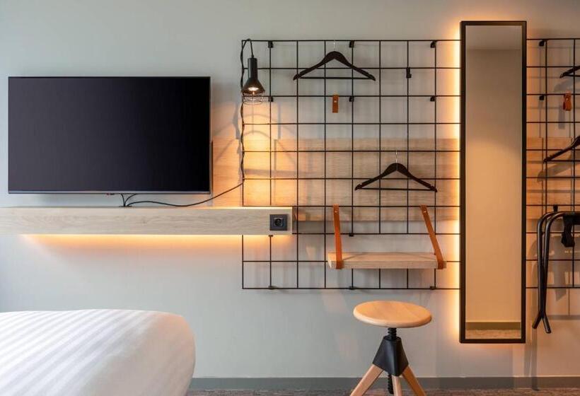 Номер Стандарт, Moxy Bordeaux
