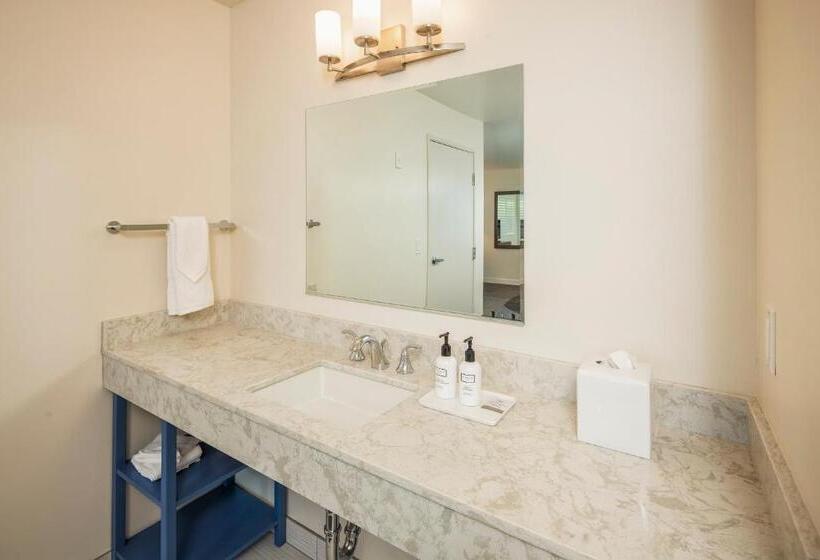 스탠다드 룸 킹사이즈 침대, Inn At Moss Landing Point