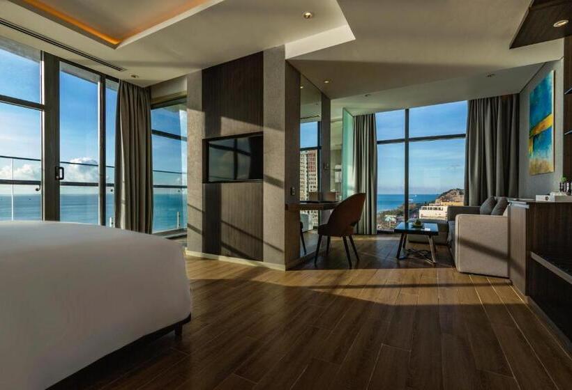 سوئیت پریمیوم با چشم‌انداز دریا, Premier Pearl Hotel Vung Tau
