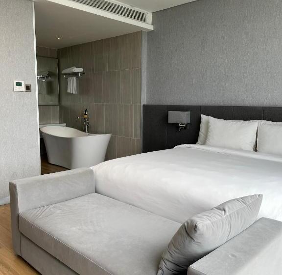 سوییت با چشم‌انداز دریا, Premier Pearl Hotel Vung Tau