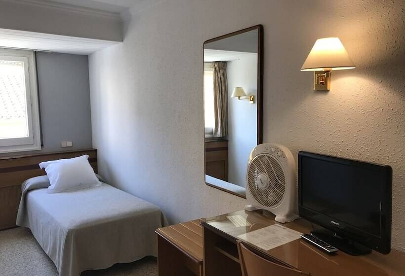 Номер Стандарт Индивидуальный, Hostal Can Pou