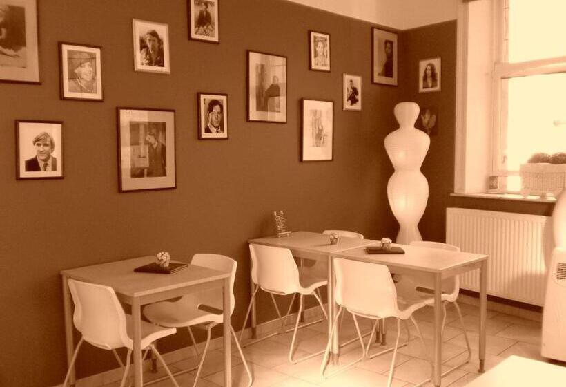اتاق استاندارد سه نفره, Hôtel Les Acteurs