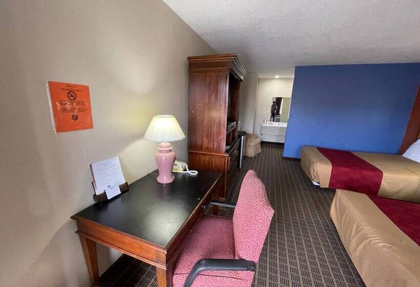 Номер Стандарт 2 Двуспальные Кровати, Knights Inn & Suites Emporia