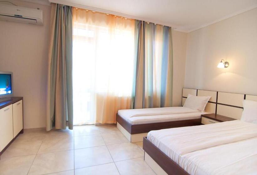 Четырехместный Номер Deluxe, Guest House Hiora