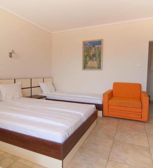 Четырехместный Номер Deluxe, Guest House Hiora