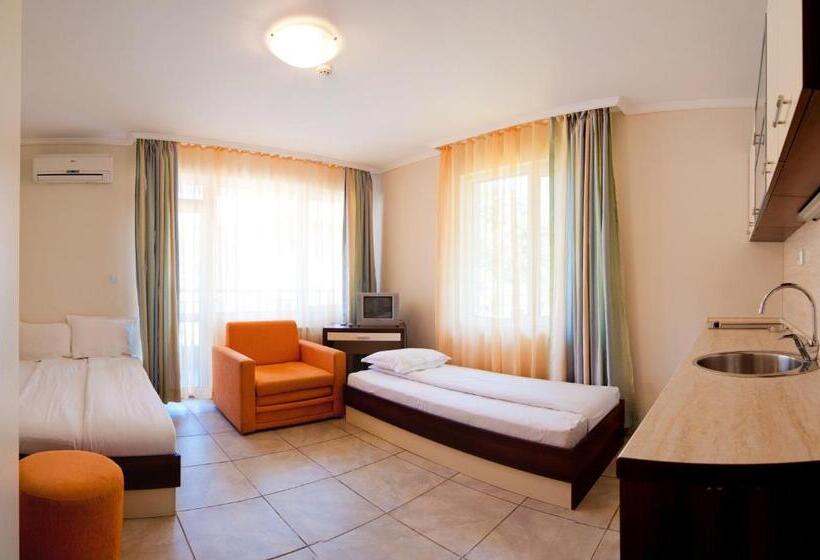 Семейный Номер, Guest House Hiora