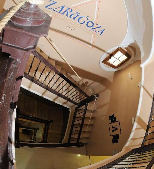 家庭房间共用浴室, Be Zaragoza Hostel