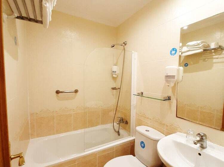 اتاق سوپریور, Hostal Las Fuentes