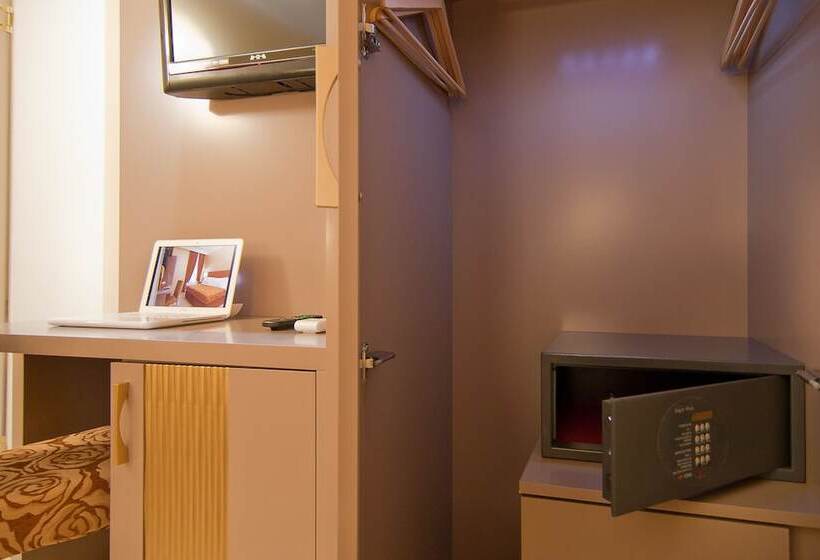 اتاق استاندارد, Fellini