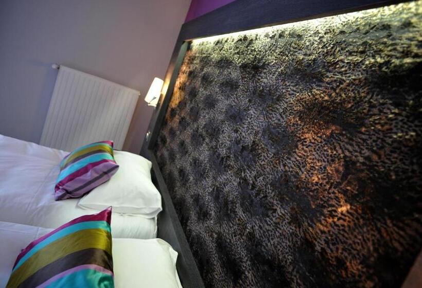 Трехместный Номер Премиум, The Originals Boutique, Hôtel Le Lion D'or, Fougères Ouest