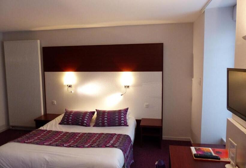 Четырехместный Номер Классик, The Originals Boutique, Hôtel Le Lion D'or, Fougères Ouest