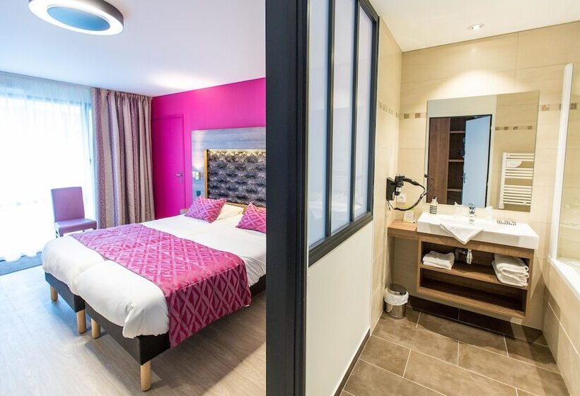 Четырехместный номер Премиум, The Originals Boutique, Hôtel Le Lion D'or, Fougères Ouest