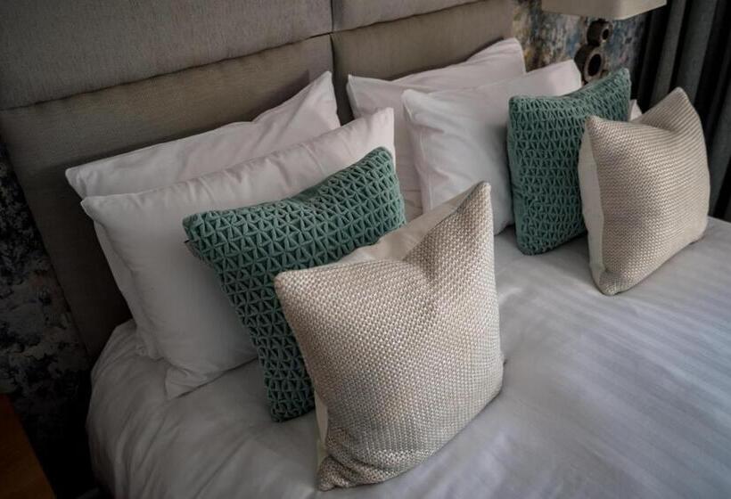 اتاق لوکس, The Brewers Inn