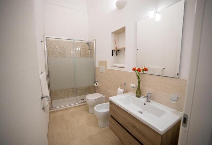Четырехместный Номер Стандарт с Балконом, B&b Palazzo Loreto