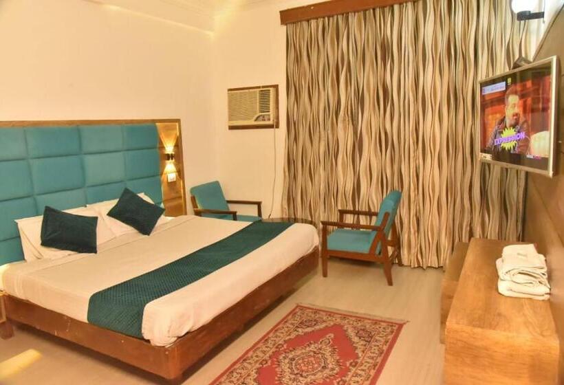 Номер Deluxe, Atul Regency Katra