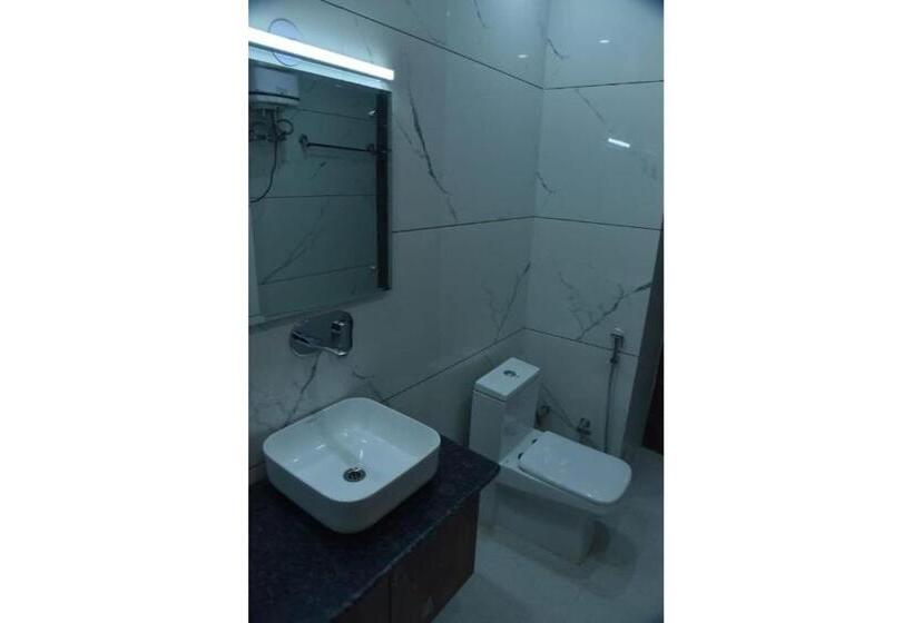 Семейный Номер, Atul Regency Katra