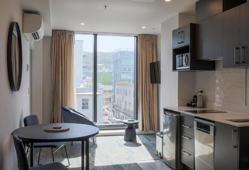 带大床的标准工作室, Ramada By Wyndham Wellington Taranaki Street