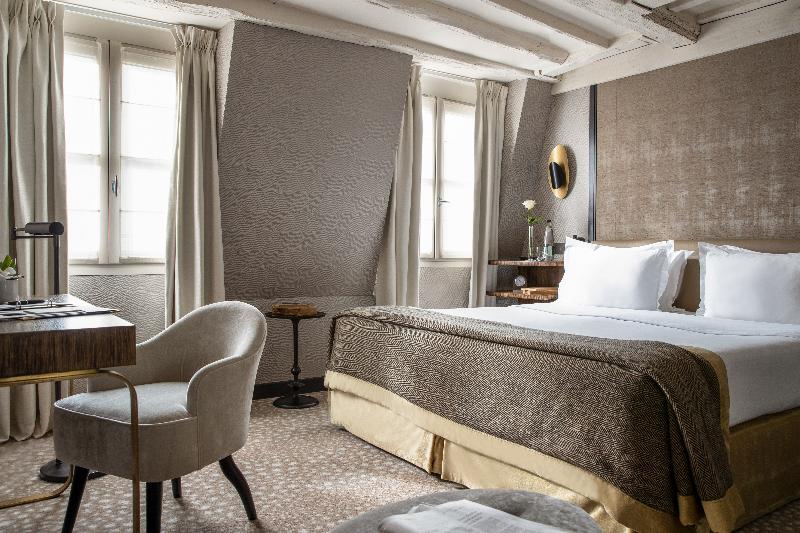 اتاق لوکس, Esprit Saintgermain