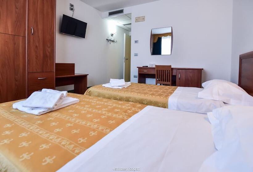 غرفة قياسية ثلاثية, Standard Hotel Udine