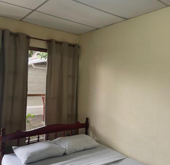 Четырехместный Номер Стандарт, Hostal Los Chamos