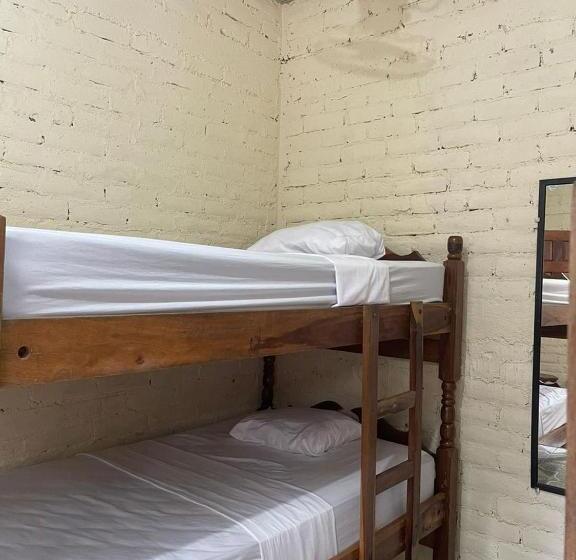 Кровать в Общей Комнате, Hostal Los Chamos