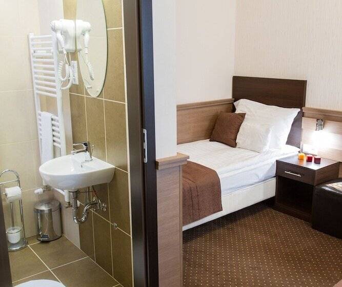 Номер Стандарт Трехместный, Central Hotel 21 And Apartments