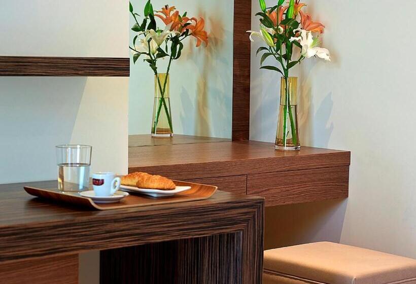 Номер Superior с Балконом, Elotis Suites