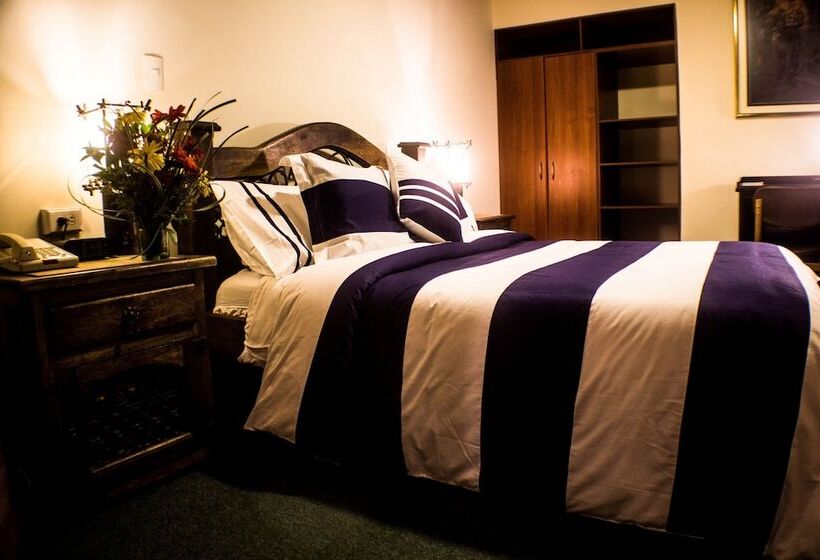 Полулюкс, Charlies Place Hotel & Spa
