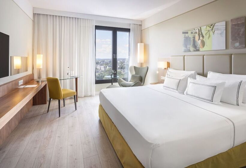 اتاق استاندارد با چشم‌انداز شهر, Melia Luxembourg
