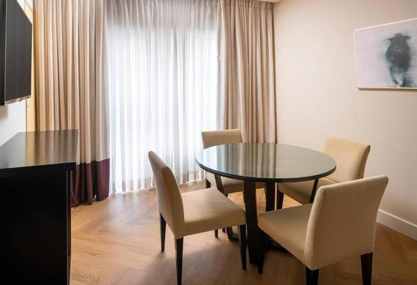 Полулюкс, Radisson Blu Hotel Bucharest