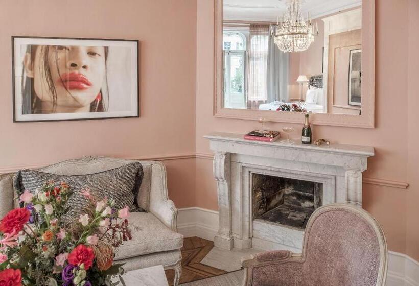 주니어 스위트, The Sparrow