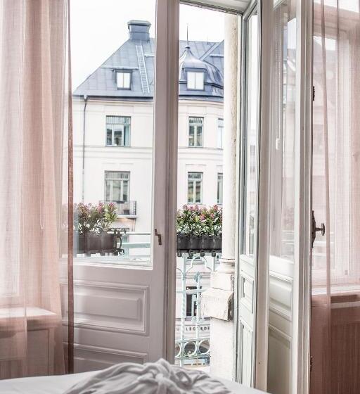 주니어 스위트, The Sparrow