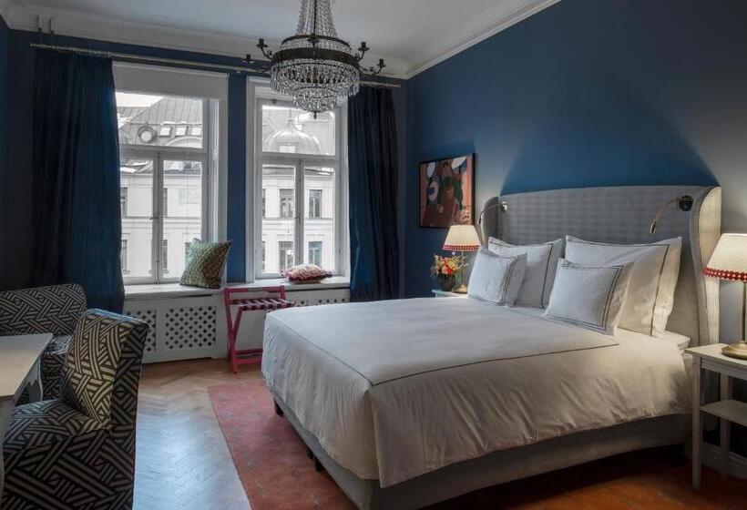 디럭스 룸, The Sparrow