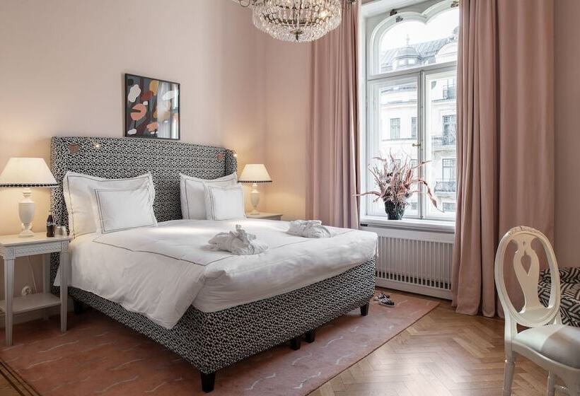 수피리어 룸, The Sparrow