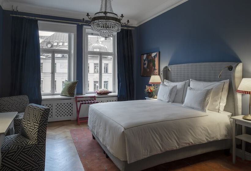 디럭스 룸, The Sparrow