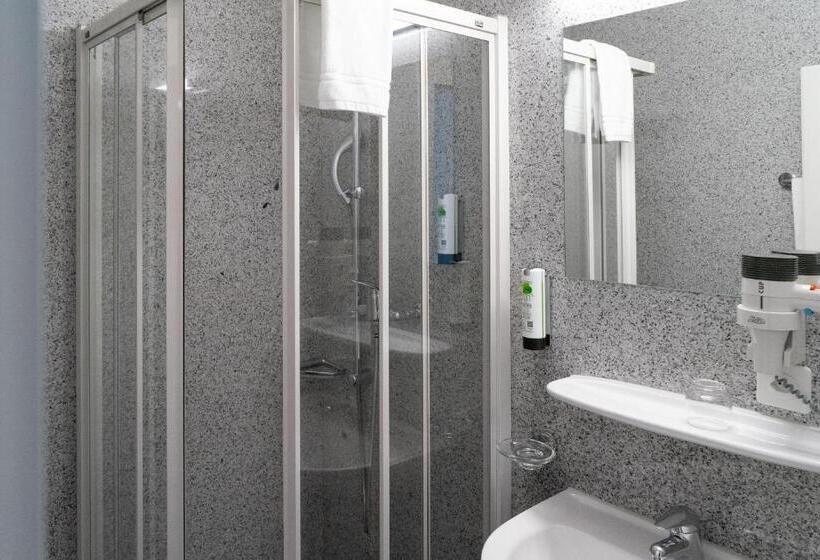 Номер Стандарт, Tailormade Hotel Stans Süd