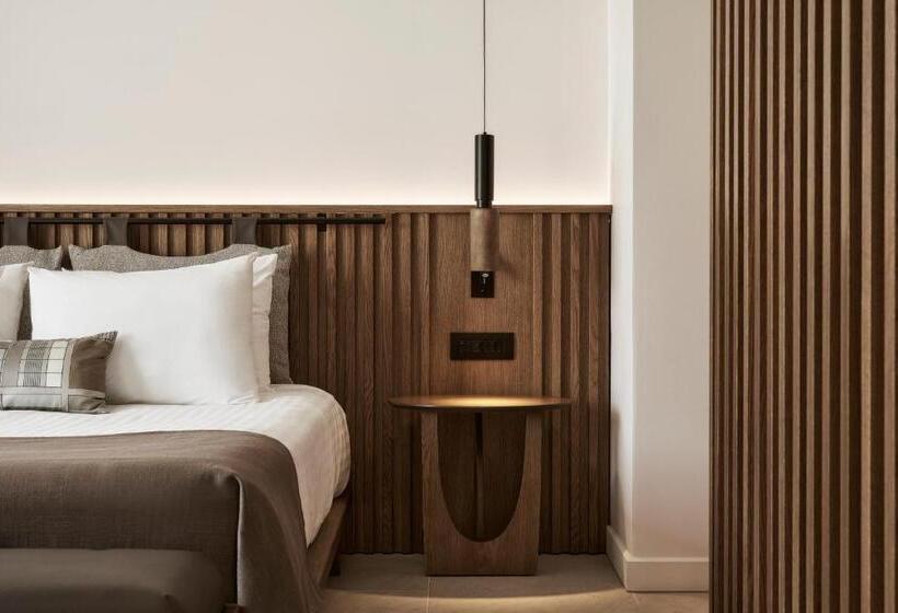 Люкс с Бассейном, The Olivar Suites