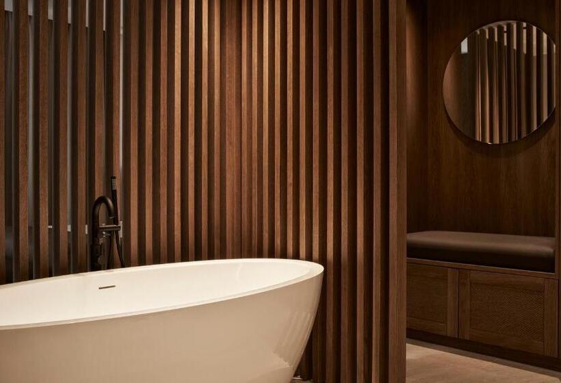 Люкс с Бассейном, The Olivar Suites