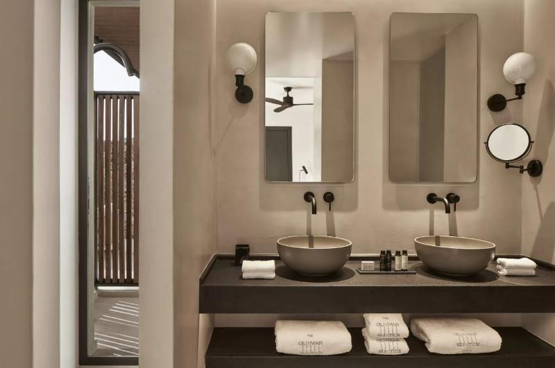 Люкс с Бассейном, The Olivar Suites