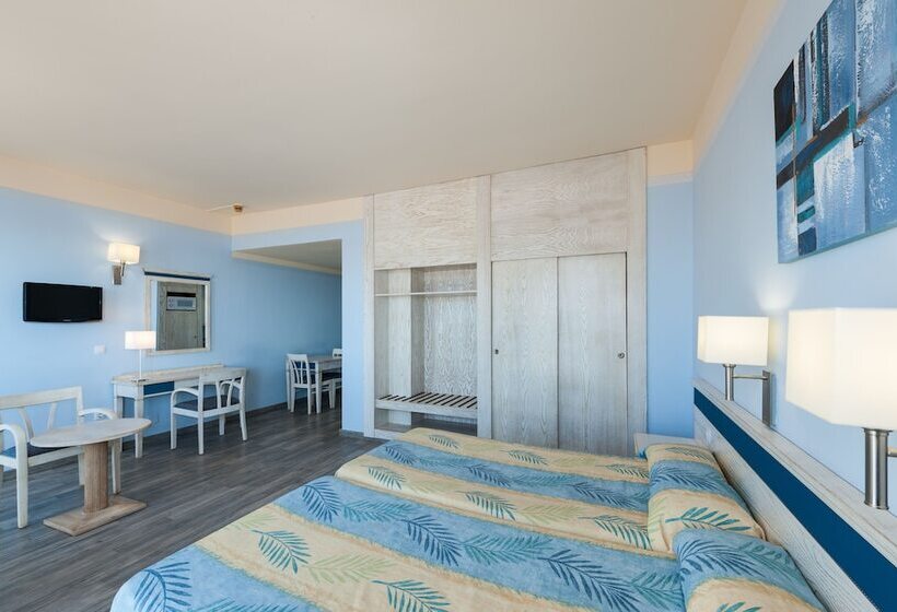 استودیوی استاندارد با چشم‌انداز دریا, Apartamentos Colón Playa