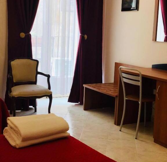 اتاق کلاسیک سه تخته, B&b Al Piazza Marina