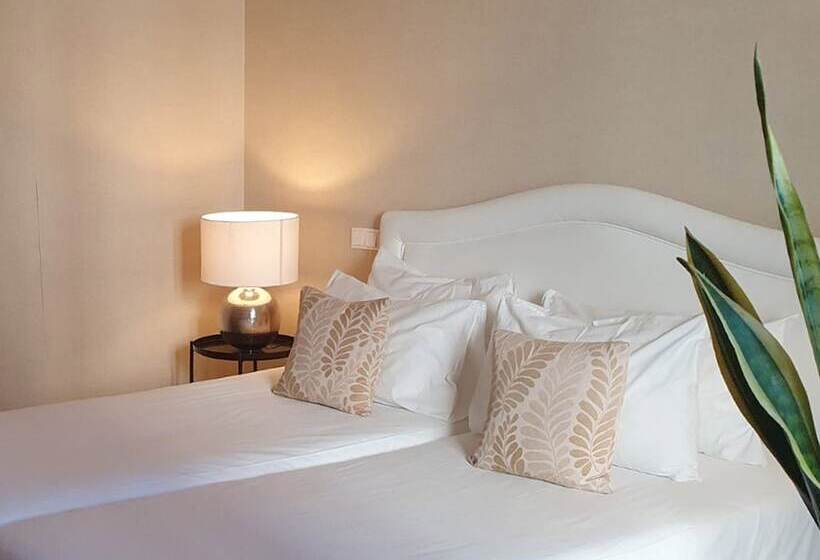 Номер Superior Вид на Бассейн, Grecotel Larissa Imperial