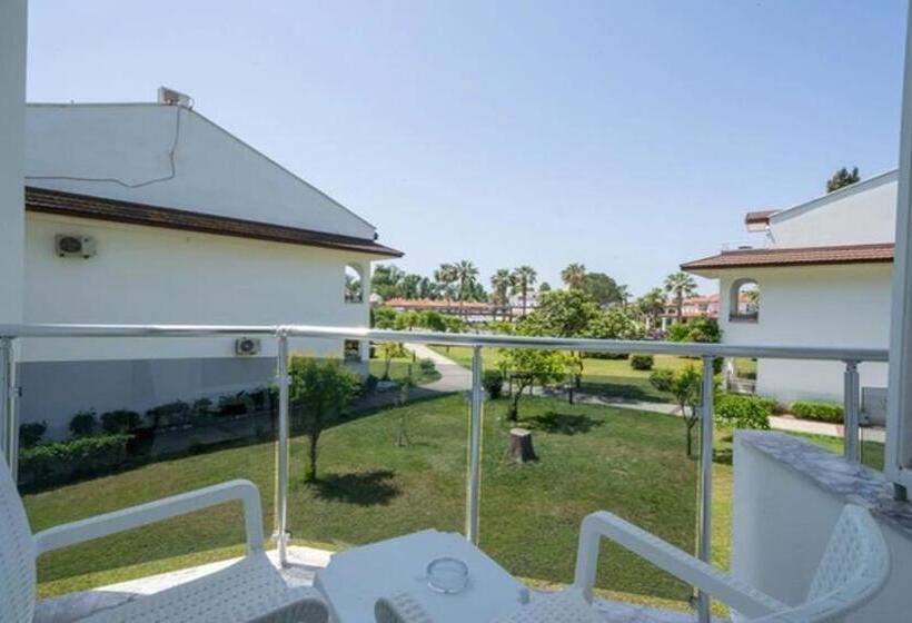 家庭间, Lykia Botanika Beach & Fun Club